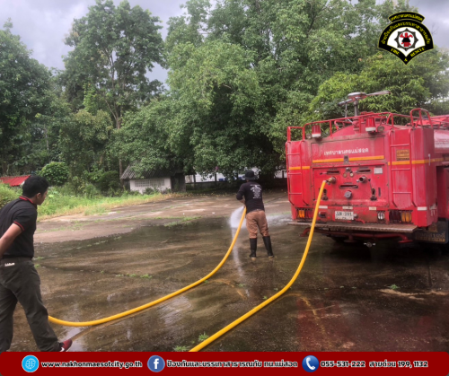 ดับเพลิงนครแม่สอด ดำเนินการฉีดล้างทำความสะอาด บริเวณสุสานวัดดอนแก้ว