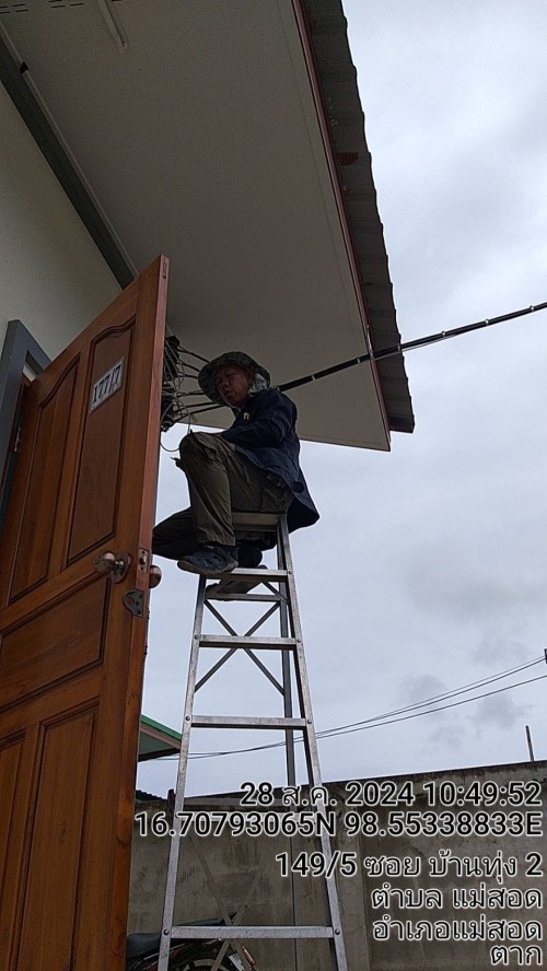 เจ้าหน้าที่กองยุทธศาสตร์และงบประมาณ ดำเนินการตามคำร้องขอติดตั้งซ่อมแซมเคเบิ้ลทีวี เพื่อการศึกษาเทศบาลนครแม่สอด