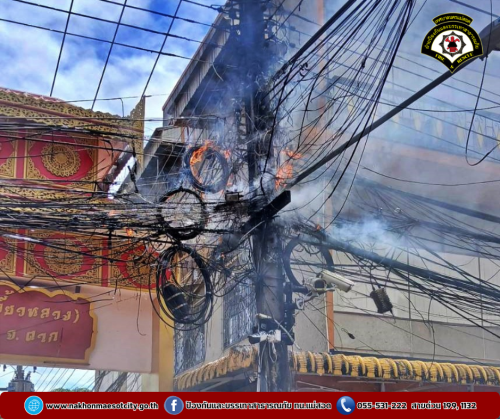 ดับเพลิงนครแม่สอด ออกระงับเหตุเพลิงไหม้สายไฟฟ้า สายสื่อสาร บริเวณถนนประสาทวิถี