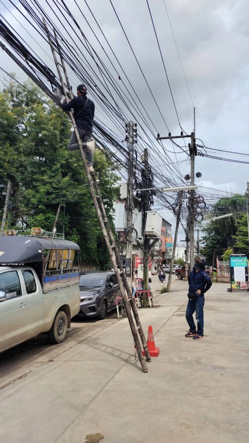 เจ้าหน้าที่กองยุทธศาสตร์และงบประมาณ ดำเนินการตามคำร้องเพื่อขอซ่อมแซมเคเบิ้ลทีวี เพื่อการศึกษาเทศบาลนครแม่สอด
