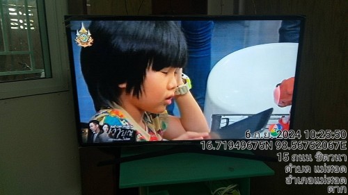 เจ้าหน้าที่กองยุทธศาสตร์และงบประมาณ ดำเนินการตามคำร้องขอตรวจสอบและซ่อมแซมเคเบิ้ลทีวี เพื่อการศึกษาเทศบาลนครแม่สอด