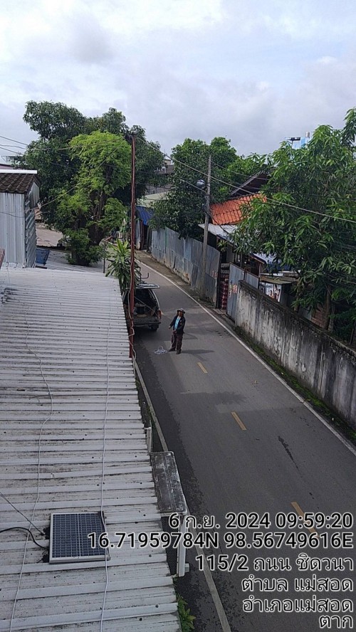 เจ้าหน้าที่กองยุทธศาสตร์และงบประมาณ ดำเนินการตามคำร้องขอตรวจสอบและซ่อมแซมเคเบิ้ลทีวี เพื่อการศึกษาเทศบาลนครแม่สอด