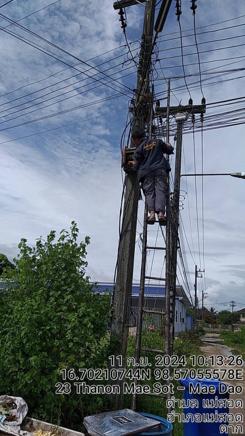 เจ้าหน้าที่กองยุทธศาสตร์และงบประมาณ ดำเนินการตามคำร้องขอติดตั้งซ่อมแซมเคเบิ้ลทีวี เพื่อการศึกษาเทศบาลนครแม่สอด