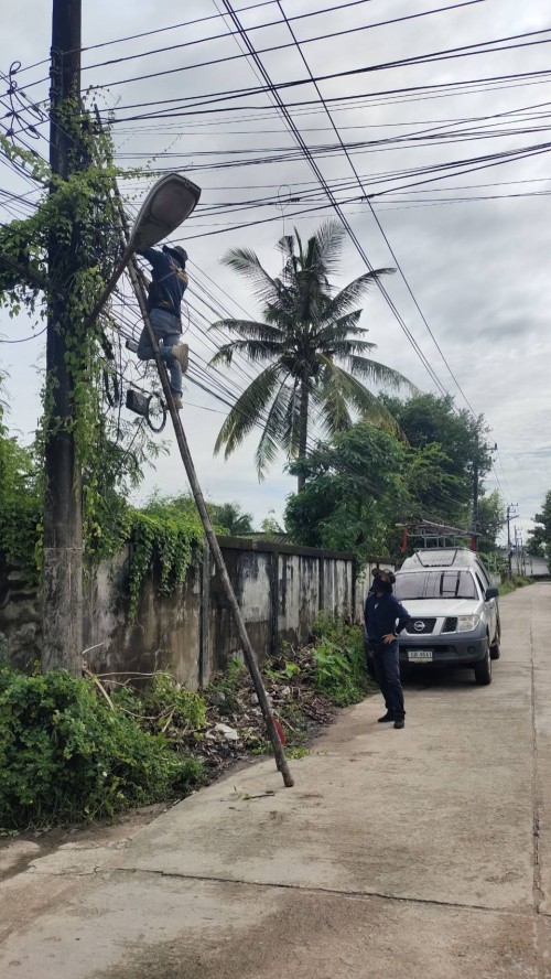 เจ้าหน้าที่กองยุทธศาสตร์และงบประมาณ ดำเนินการตามคำร้องขอติดตั้งซ่อมแซมเคเบิ้ลทีวี เพื่อการศึกษาเทศบาลนครแม่สอด