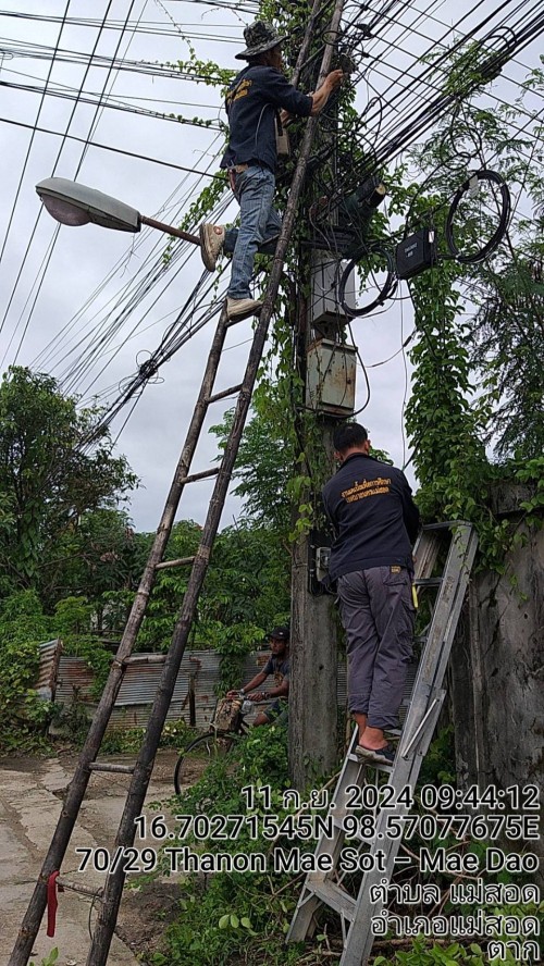 เจ้าหน้าที่กองยุทธศาสตร์และงบประมาณ ดำเนินการตามคำร้องขอติดตั้งซ่อมแซมเคเบิ้ลทีวี เพื่อการศึกษาเทศบาลนครแม่สอด