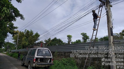เจ้าหน้าที่กองยุทธศาสตร์และงบประมาณ ดำเนินการตามคำร้องขอติดตั้งซ่อมแซมเคเบิ้ลทีวี เพื่อการศึกษาเทศบาลนครแม่สอด