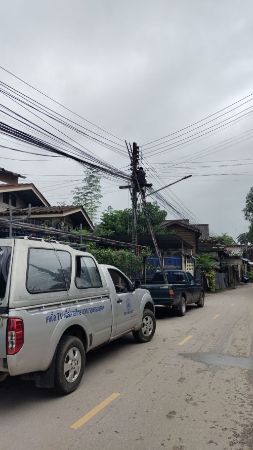 เจ้าหน้าที่กองยุทธศาสตร์และงบประมาณ ดำเนินการตามคำร้องขอติดตั้งซ่อมแซมเคเบิ้ลทีวี เพื่อการศึกษาเทศบาลนครแม่สอด