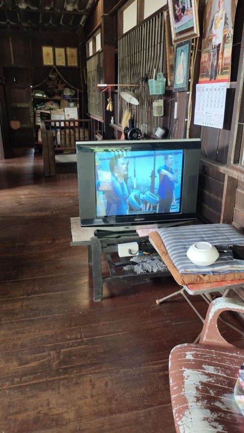 เจ้าหน้าที่กองยุทธศาสตร์และงบประมาณ ดำเนินการตามคำร้องขอติดตั้งซ่อมแซมเคเบิ้ลทีวี เพื่อการศึกษาเทศบาลนครแม่สอด