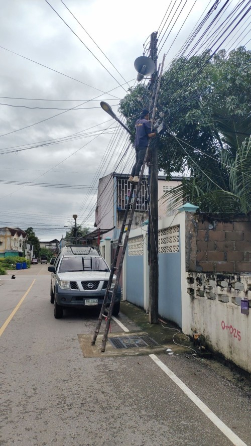 เจ้าหน้าที่กองยุทธศาสตร์และงบประมาณ ดำเนินการตามคำร้องขอติดตั้งซ่อมแซมเคเบิ้ลทีวี เพื่อการศึกษาเทศบาลนครแม่สอด