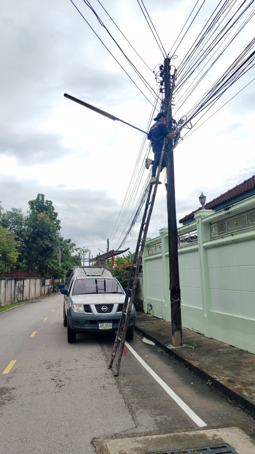เจ้าหน้าที่กองยุทธศาสตร์และงบประมาณ ดำเนินการตามคำร้องขอติดตั้งซ่อมแซมเคเบิ้ลทีวี เพื่อการศึกษาเทศบาลนครแม่สอด