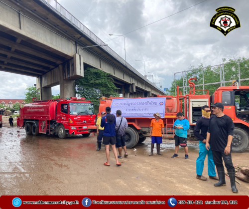 ดับเพลิงนครแม่สอด ลงพื้นที่ปฏิบัติการ “ช่วยเหลือกันหลังน้ำท่วม” ฟื้นฟูทำความสะอาดตลาดริมเมย