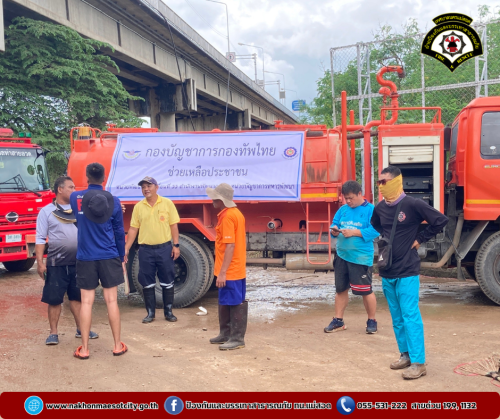 ดับเพลิงนครแม่สอด ลงพื้นที่ปฏิบัติการ “ช่วยเหลือกันหลังน้ำท่วม” ฟื้นฟูทำความสะอาดตลาดริมเมย