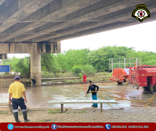 ดับเพลิงนครแม่สอด ลงพื้นที่ปฏิบัติการ “ช่วยเหลือกันหลังน้ำท่วม” ฟื้นฟูทำความสะอาดตลาดริมเมย