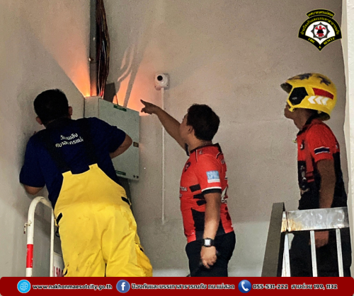 ดับเพลิงนครแม่สอด ออกระงับเหตุไฟฟ้าลัดวงจร บริเวณภายในอาคารสนามกีฬา 5 อำเภอชายแดน 