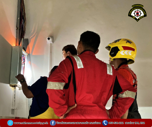 ดับเพลิงนครแม่สอด ออกระงับเหตุไฟฟ้าลัดวงจร บริเวณภายในอาคารสนามกีฬา 5 อำเภอชายแดน 