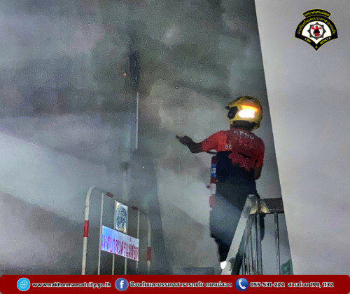 ดับเพลิงนครแม่สอด ออกระงับเหตุไฟฟ้าลัดวงจร บริเวณภายในอาคารสนามกีฬา 5 อำเภอชายแดน 