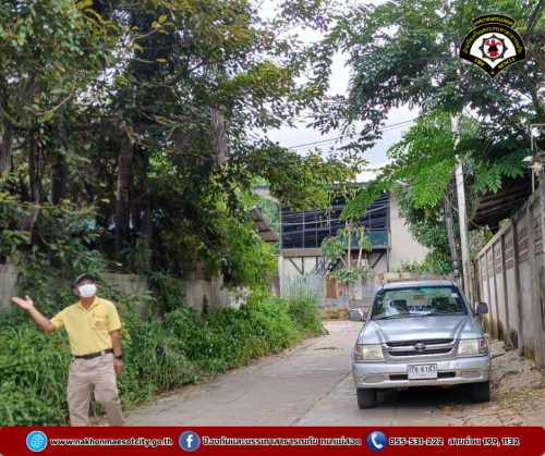 ดับเพลิงนครแม่สอด ออกดำเนินการตัดต้นไม้บดบังทัศนวิสัย บริเวณหลังศูนย์แท็กซี่ฯ ชุมชนสักทอง