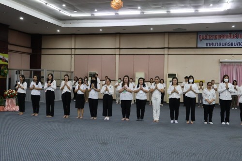 กองการเจ้าหน้าที่ จัดโครงการฝึกอบรมส่งเสริมคุณธรรมจริยธรรมบุคลากรในสังกัดเทศบาลนครแม่สอด 