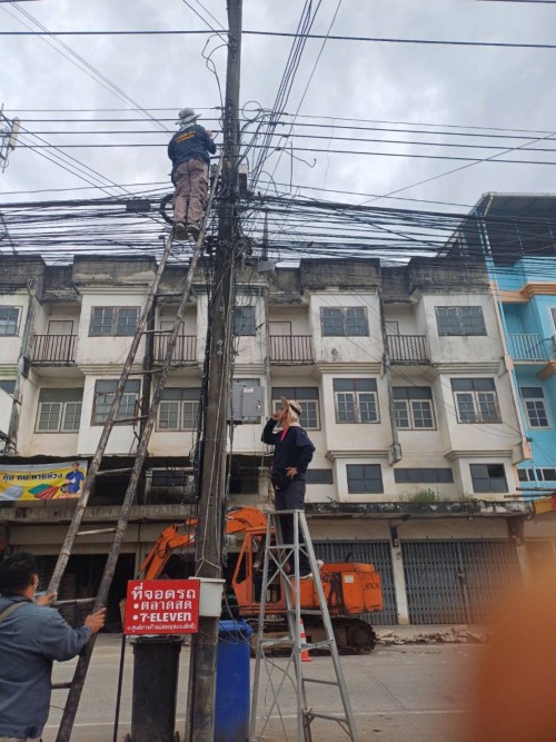 เจ้าหน้าที่กองยุทธศาสตร์และงบประมาณ ดำเนินการตามคำร้องขอตรวจสอบและซ่อมแซมเคเบิ้ลทีวี เพื่อการศึกษาเทศบาลนครแม่สอด