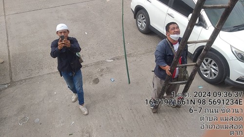 เจ้าหน้าที่กองยุทธศาสตร์และงบประมาณ ดำเนินการตามคำร้องขอตรวจสอบและซ่อมแซมเคเบิ้ลทีวี เพื่อการศึกษาเทศบาลนครแม่สอด