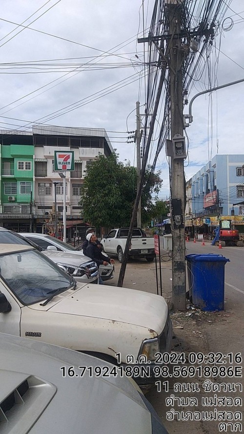 เจ้าหน้าที่กองยุทธศาสตร์และงบประมาณ ดำเนินการตามคำร้องขอตรวจสอบและซ่อมแซมเคเบิ้ลทีวี เพื่อการศึกษาเทศบาลนครแม่สอด