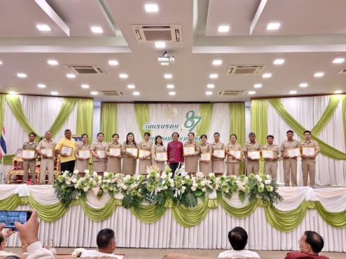 กองการเจ้าหน้าที่ จัดโครงการจัดงานยกย่องและเชิดชูเกียรติบุคลากรของเทศบาลนครแม่สอด ประจำปีงบประมาณ 2567