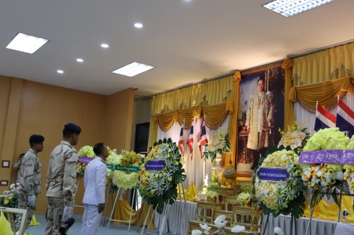 กองการเจ้าหน้าที่ ร่วมถวายพวงมาลาเนื่องในวันคล้ายวันสวรรคตของพระบาทสมเด็จพระปรมินทรมหาภูมิพลอดุลยเดชบรมมนาถบพิตร 13 ตุลาคม 2567