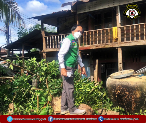 ดับเพลิงนครแม่สอด ดำเนินการตัดต้นไม้โค่นล้ม ทับบ้านเรือนประชาชน บริเวณชุมชนอิสลาม