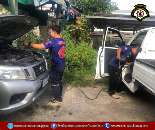 ดับเพลิงนครแม่สอด ออกช่วยเหลือประชาชน พ่วงเเบตเตอรี่ให้รถยนต์ บริเวณชุมชนประชารักษ์