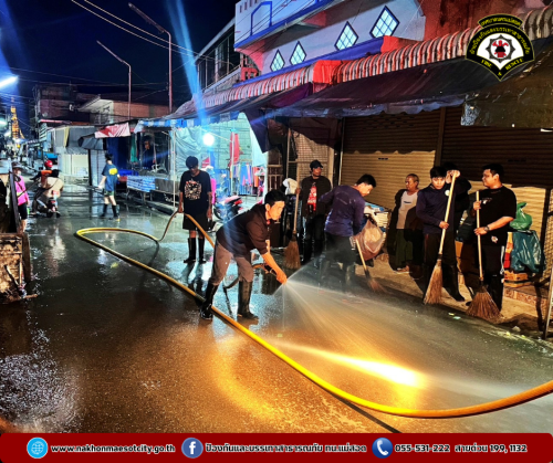ดับเพลิงนครแม่สอด ร่วมกองสาธารณสุขและสิ่งแวดล้อม ออกดำเนินการฉีดล้างทำความสะอาดตลาดสดในเขตเทศบาลนครแม่สอด