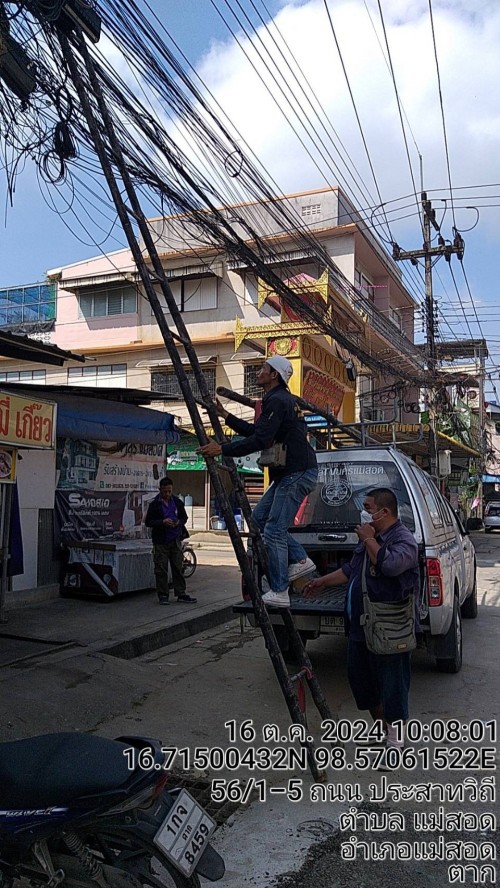 เจ้าหน้าที่กองยุทธศาสตร์และงบประมาณ ดำเนินการตามคำร้องขอตรวจสอบและซ่อมแซมเคเบิ้ลทีวี เพื่อการศึกษาเทศบาลนครแม่สอด