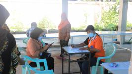 แจกเบี้ยยังชีพผู้สูงอายุ ผู้พิการ ณ ที่ทำการชุมชน