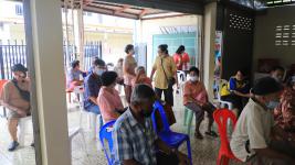 แจกเบี้ยยังชีพผู้สูงอายุ ผู้พิการ ณ ที่ทำการชุมชน