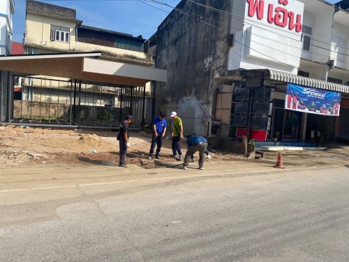 เปลี่ยนฝาท่อระบายน้ำ บริเวณถนนหน้าโรงแรมเดอะทีค