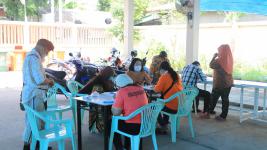 แจกเบี้ยยังชีพผู้สูงอายุ ผู้พิการ ณ ที่ทำการชุมชน