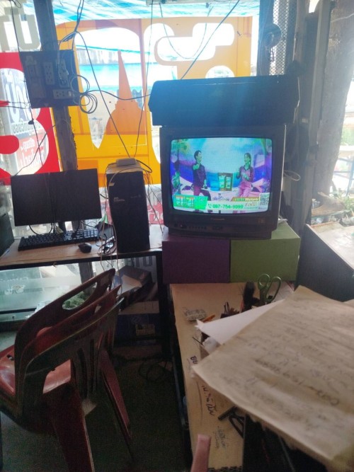 เจ้าหน้าที่กองยุทธศาสตร์และงบประมาณ ดำเนินการตามคำร้องขอตรวจสอบและซ่อมแซมเคเบิ้ลทีวี ในระบบศูนย์บริการจุดเดียวเบ็ดเสร็จ ONE STOP SERVICE (OSS) เทศบาลนครแม่สอด