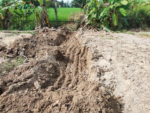 ขุดเก็บท่อระบายน้ำ บริเวณซอยร้านยาง ชุมชนอิสลาม เขตรอยต่อ แม่สอด-ค้างภิบาล