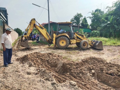 ขุดเก็บท่อระบายน้ำ บริเวณซอยร้านยาง ชุมชนอิสลาม เขตรอยต่อ แม่สอด-ค้างภิบาล