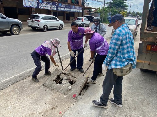  ได้ดำเนินการปรับหน้าดินบริเวณชุมชนร่วมแรง