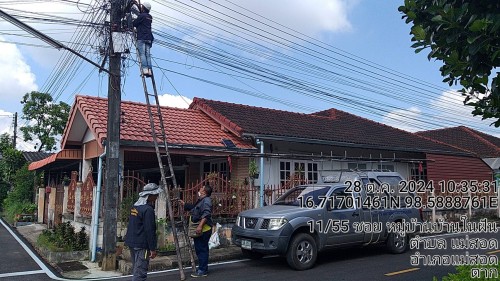 เจ้าหน้าที่กองยุทธศาสตร์และงบประมาณ ดำเนินการตรวจสอบและซ่อมแซมเคเบิ้ลทีวี เพื่อการศึกษาเทศบาลนครแม่สอด