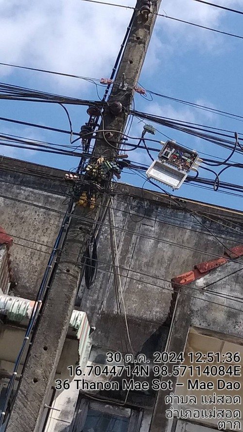 เจ้าหน้าที่กองยุทธศาสตร์และงบประมาณ ดำเนินการตามคำร้องขอติดตั้ง  และซ่อมแซมเคเบิ้ลทีวี เพื่อการศึกษาเทศบาลนครแม่สอด