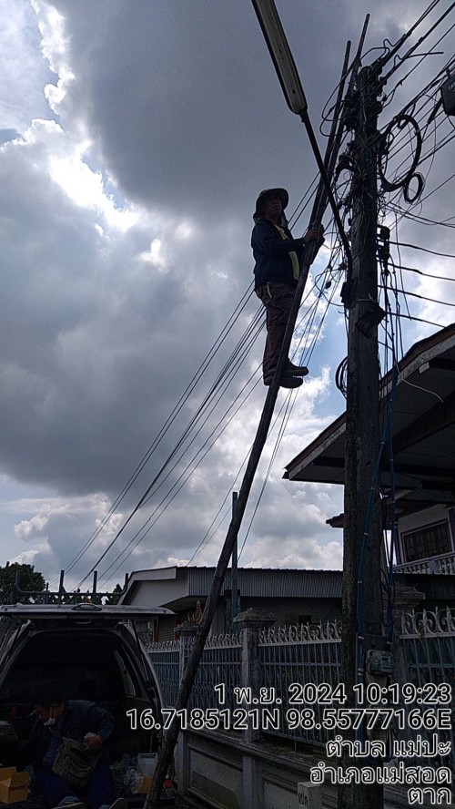 เจ้าหน้าที่กองยุทธศาสตร์และงบประมาณ ดำเนินการตามคำร้องขอติดตั้งและซ่อมแซมเคเบิ้ลทีวี เพื่อการศึกษาเทศบาลนครแม่สอด
