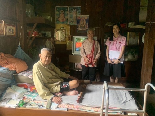 ลงพื้นที่เยี่ยมผู้สูงอายุผู้มีอายุครบ 100 ปีขึ้นไปและนัดหมายเพื่อดำเนินการมอบเกียรติบัตรให้แก่ผู้สูงอายุที่มีอายุครบ 100 ปีขึ้นไปจำนวน 4 ราย ในวันที่ 11 พ.ย.2567 ณ บ้านผู้สูงอายุ