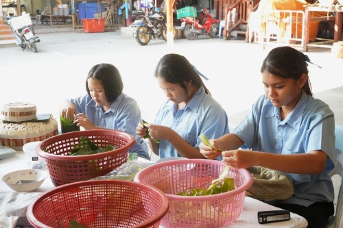 เทศบาลนครแม่สอด จัดกิจกรรมการประกวดกระทงประเภทสวยงาม เนื่องในโอกาสวันลอยกระทง ประจำปี พ.ศ. 2567