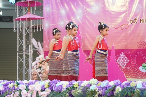 เทศบาลนครแม่สอด จัดกิจกรรมการประกวดหนูน้อยนพมาศนครแม่สอด เนื่องในโอกาสวันลอยกระทง ประจำปี พ.ศ. 2567