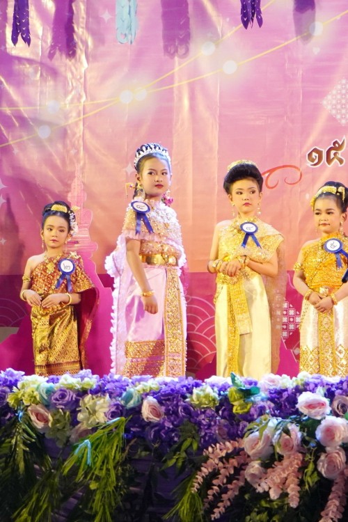 เทศบาลนครแม่สอด จัดกิจกรรมการประกวดหนูน้อยนพมาศนครแม่สอด เนื่องในโอกาสวันลอยกระทง ประจำปี พ.ศ. 2567