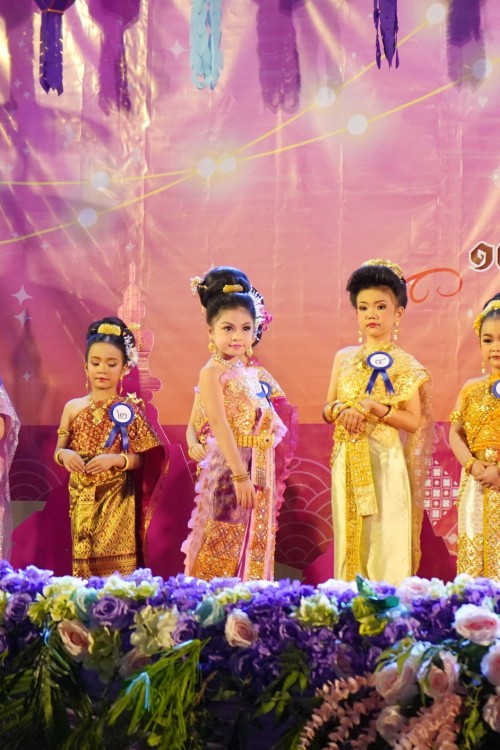 เทศบาลนครแม่สอด จัดกิจกรรมการประกวดหนูน้อยนพมาศนครแม่สอด เนื่องในโอกาสวันลอยกระทง ประจำปี พ.ศ. 2567