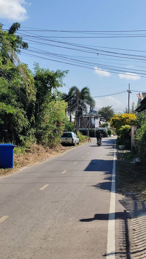 เจ้าหน้าที่กองยุทธศาสตร์และงบประมาณ ดำเนินการตามคำร้องขอติดตั้ง และซ่อมแซมเคเบิ้ลทีวี เพื่อการศึกษาเทศบาลนครแม่สอด