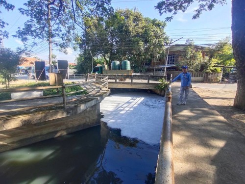 เรื่อง ลงน้ำหมัก EM บริเวณสะพานศาลปู่แดง จำนวน 1 ถัง 2,000 ลิตร
