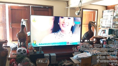 เจ้าหน้าที่กองยุทธศาสตร์และงบประมาณ ดำเนินการตามคำร้องขอติดตั้ง และซ่อมแซมเคเบิ้ลทีวี เพื่อการศึกษาเทศบาลนครแม่สอด